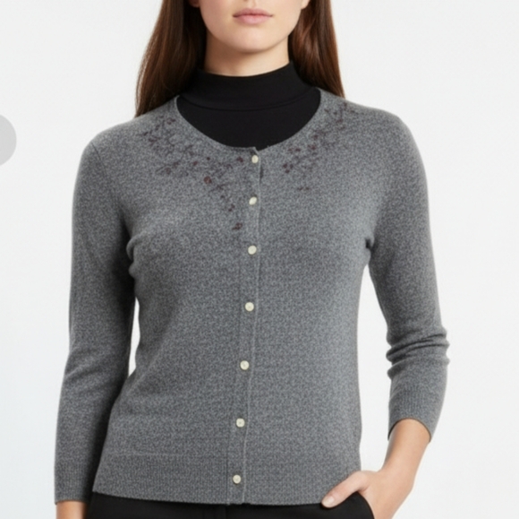 Abercrombie & Fitch Sweaters - Abercrombie & Fitch Gray Cashmere Blend Embroidered Neckline Shrunken Fit